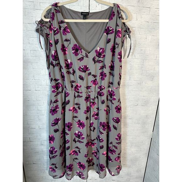Torrid Dresses & Skirts - Torrid women’s dress floral coldshoulder feminine romantic knee length plus size